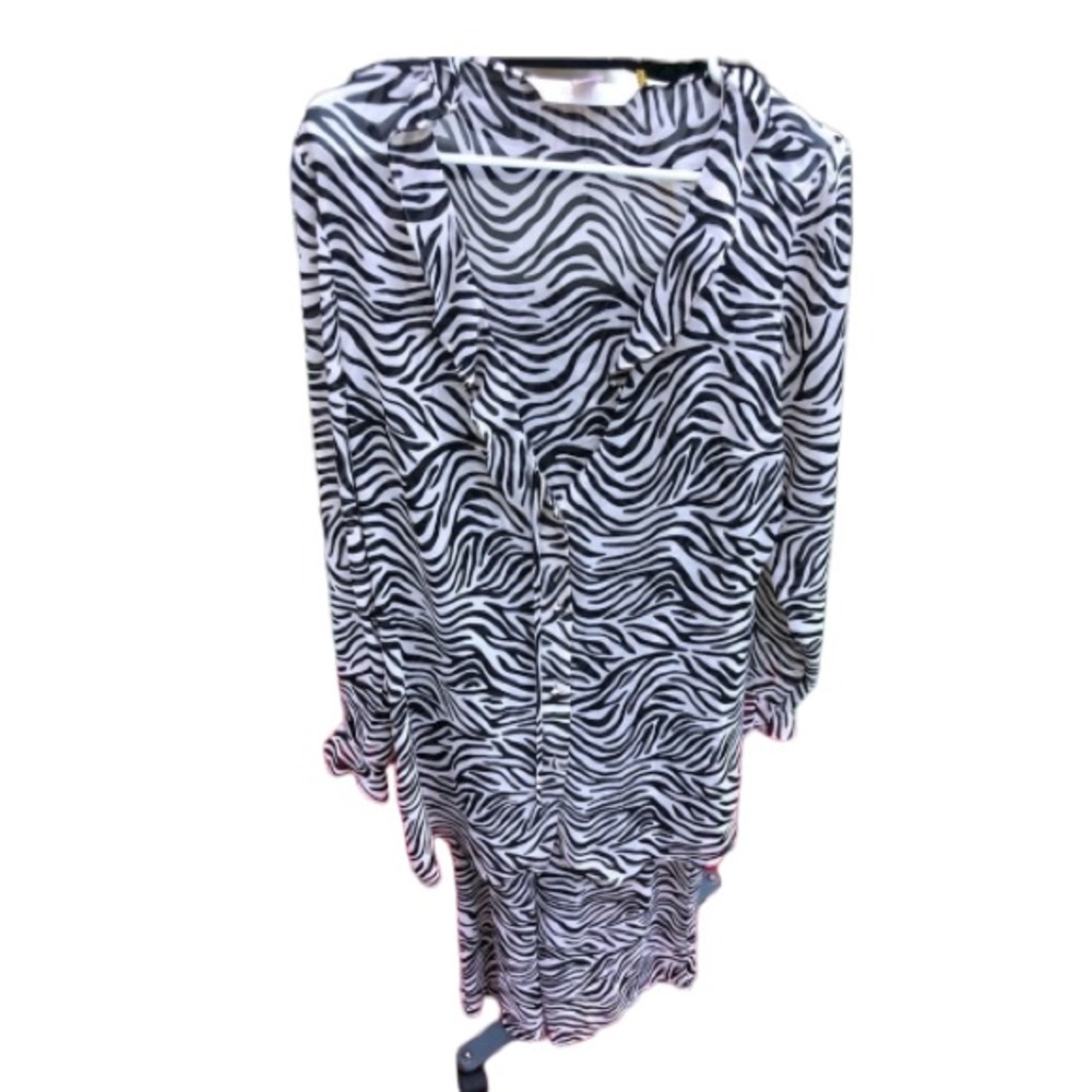 𝅺Victoria Secret M/L black & white animal print loungewear ,PJ’s semi sheer